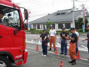 車両点検の実施（前方のウインカーランプ等の確認）