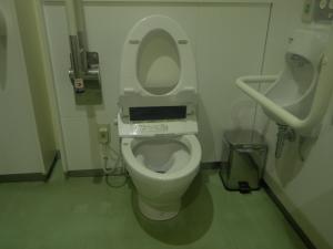 トイレに水のう設置前