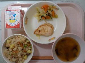 会計年度任用職員　子供たちと同じ給食