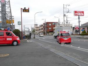 車両出動する２台