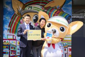 市長と社長ととめきちの記念写真