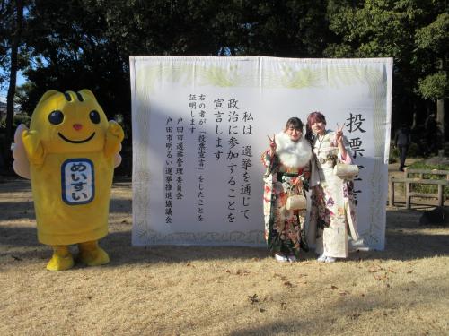 投票宣言パネル前での記念撮影②