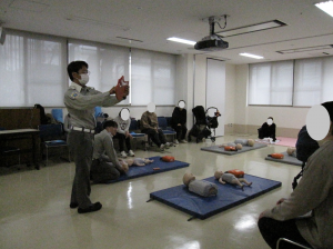 消防の救命処置の様子